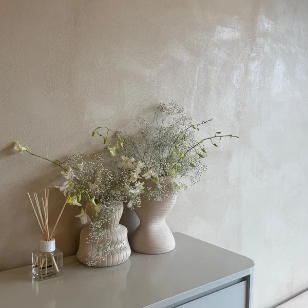 Dried flowers on the counter at CUPP Hyderabad